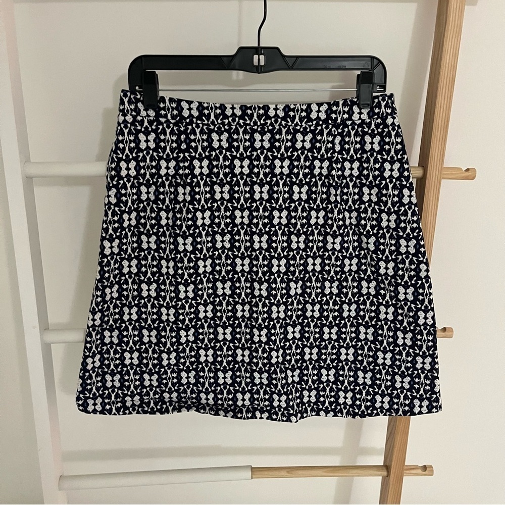 Margaret M size medium navy pattern elastic skirt - Picture 4 of 4